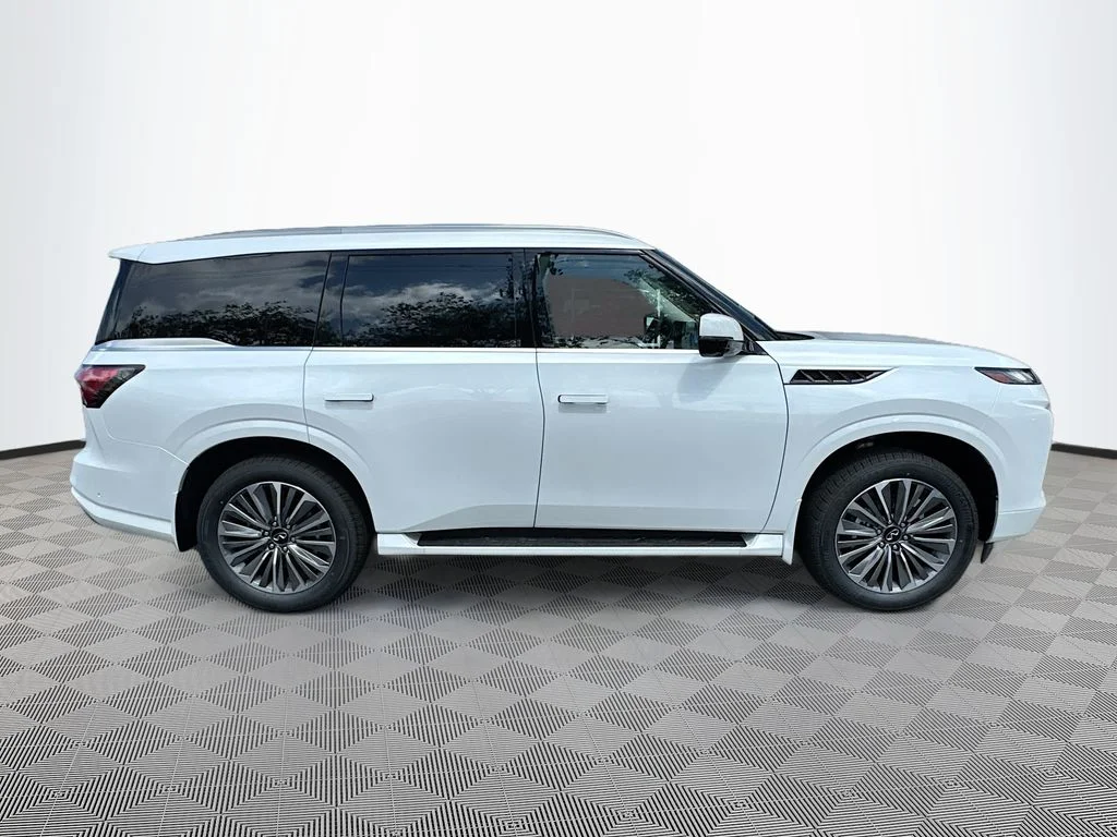 New 2026 RADIANT WHITE INFINITI Luxe 2WD image 4