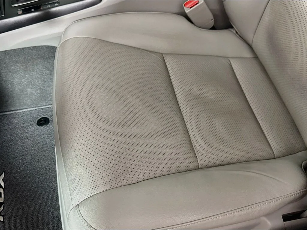 Used 2017 Lunar Silver Metallic Acura w/Technology Pkg image 18