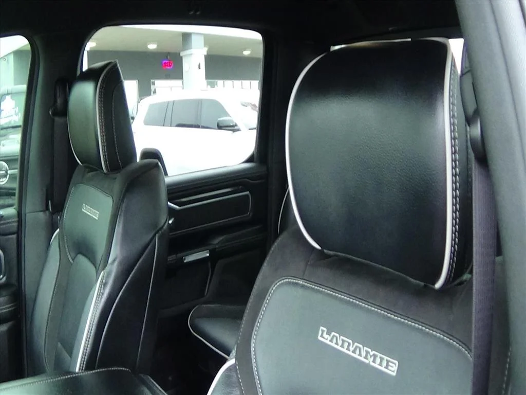 Certified Used 2025 Diamond Black Crystal Pearl Coat (pxj) RAM Laramie image 19