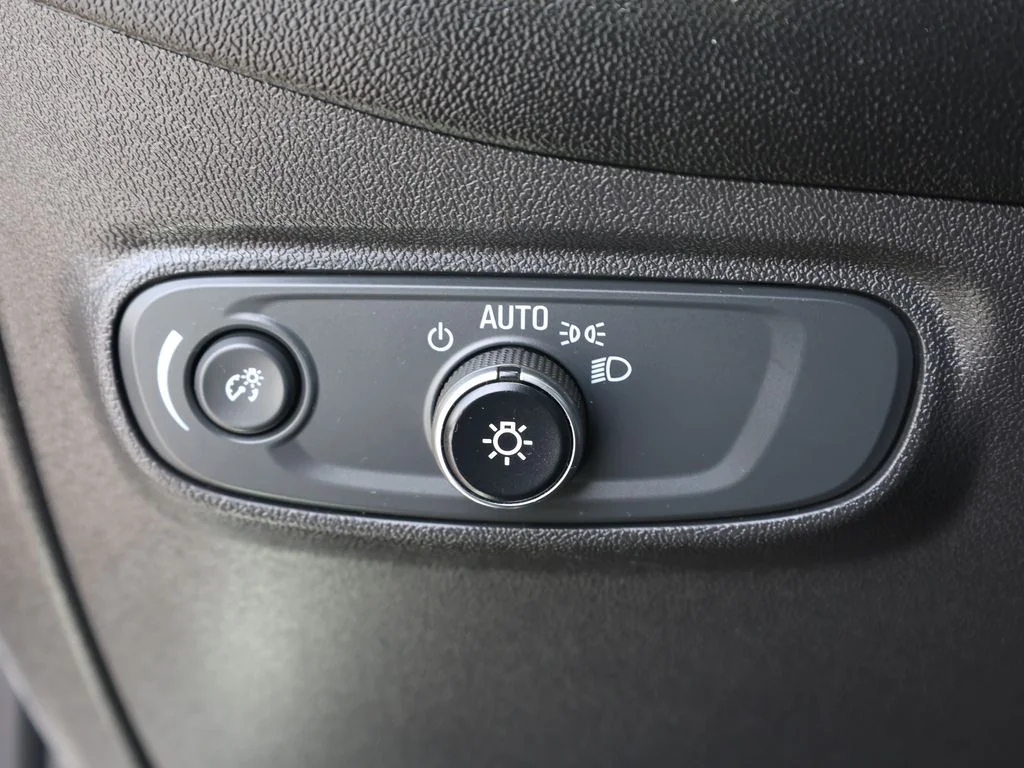 Used 2019 White Chevrolet LS image 28
