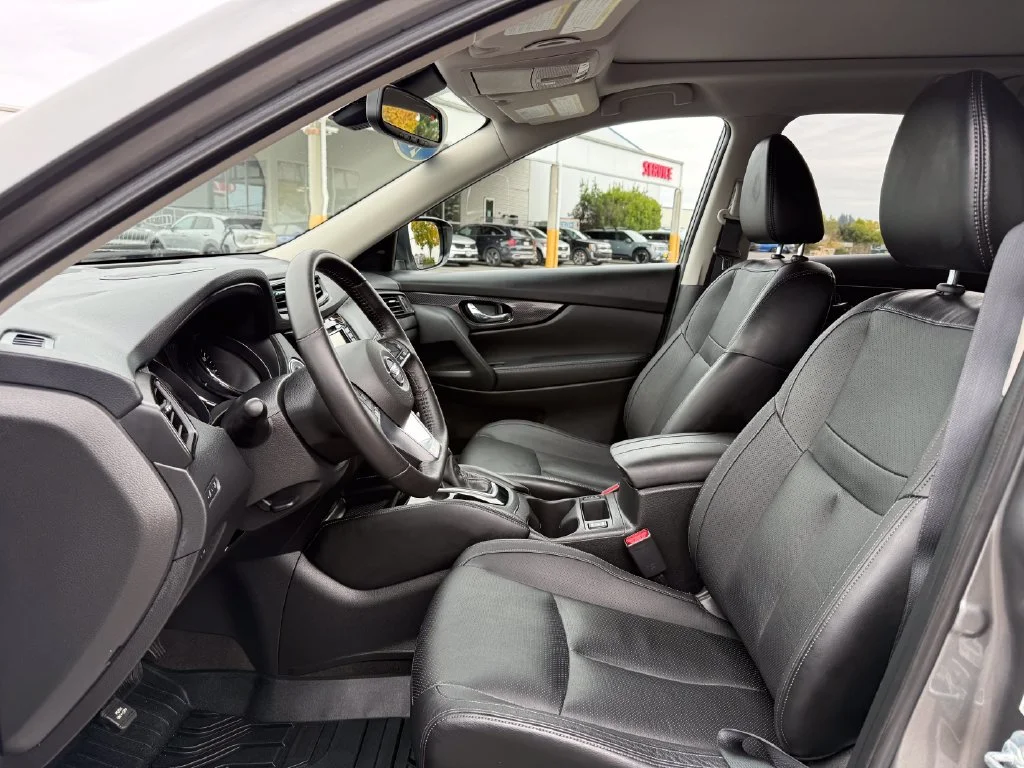 Used 2017 Gun Metallic Nissan SL image 16