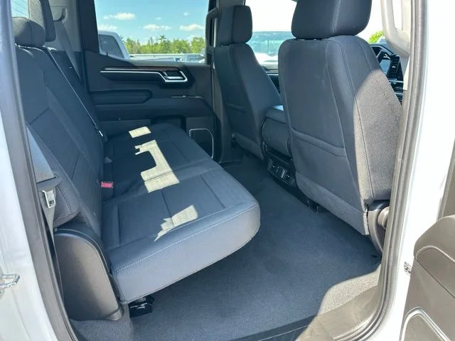 Used 2022 White Chevrolet LT image 10