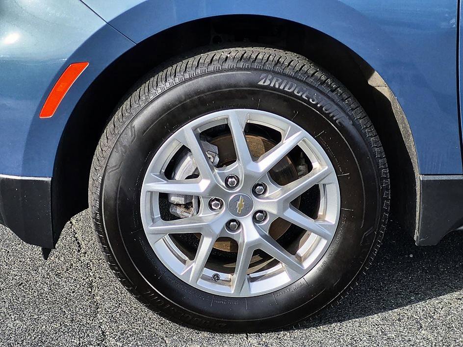 Used 2024 Lakeshore Blue Metallic Chevrolet LT image 10