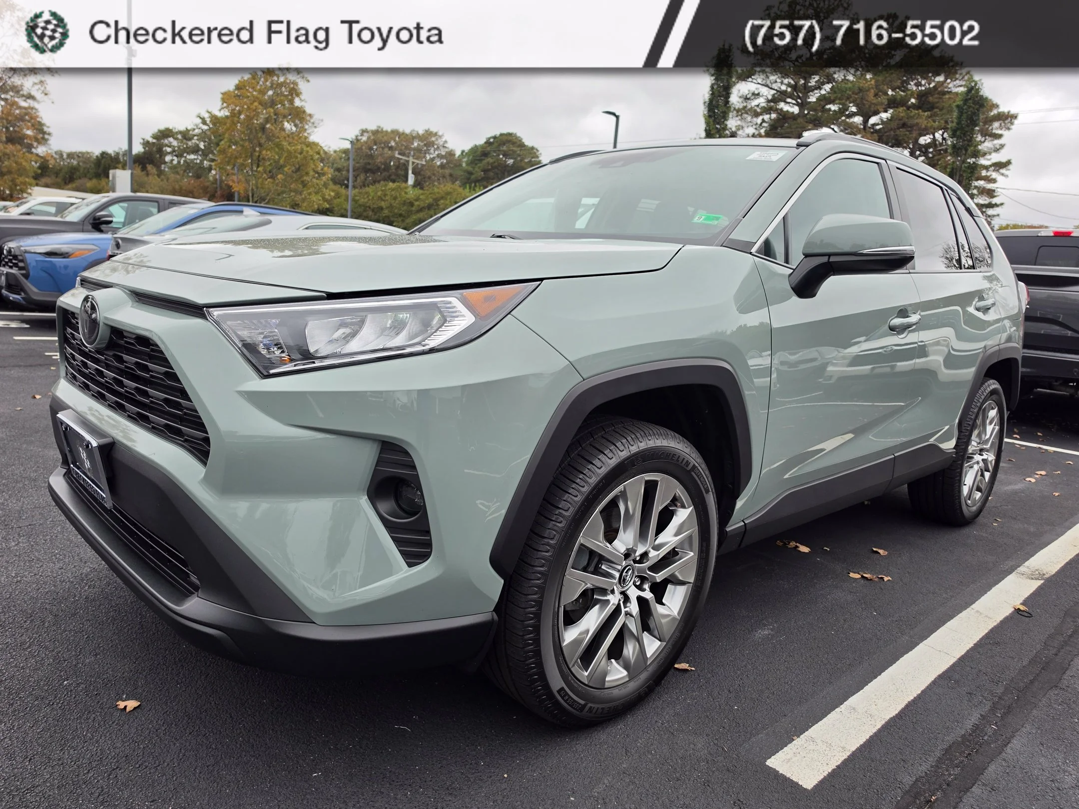 Used 2020 Lunar Rock Toyota XLE Premium image 1