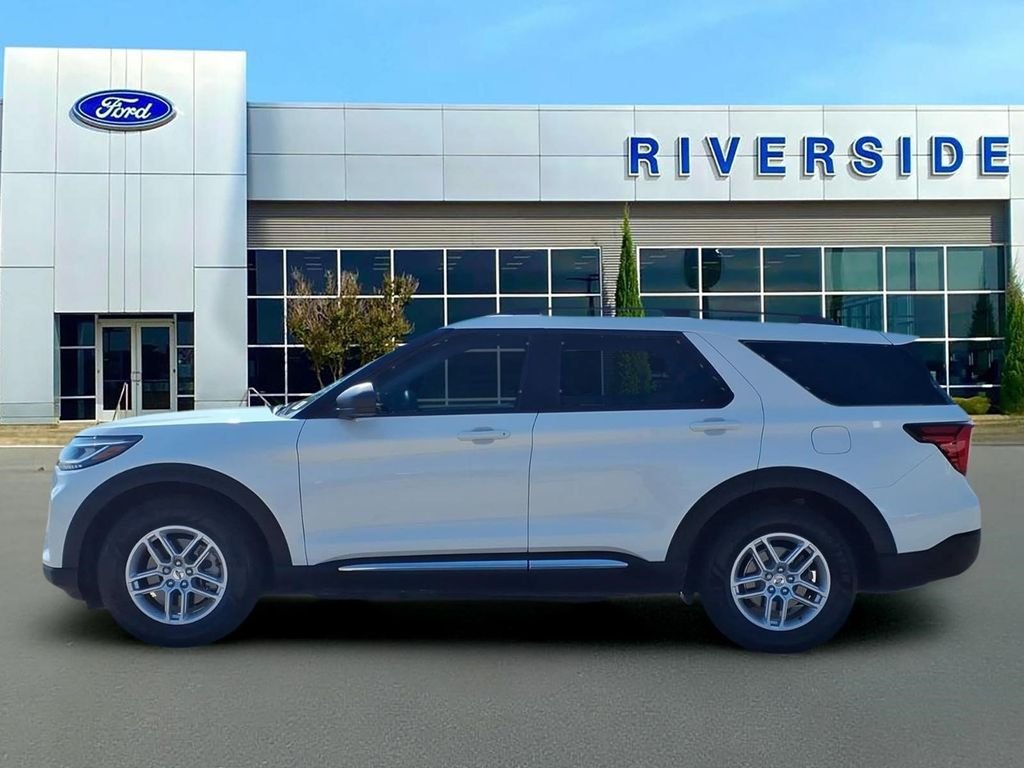 Used 2025 White Metallic Ford Active image 4