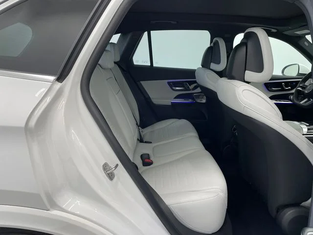 New 2027 White Mercedes-Benz GLC 300 image 20