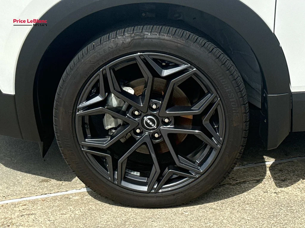 Certified Used 2025 Aspen White TriCoat Nissan SR image 4