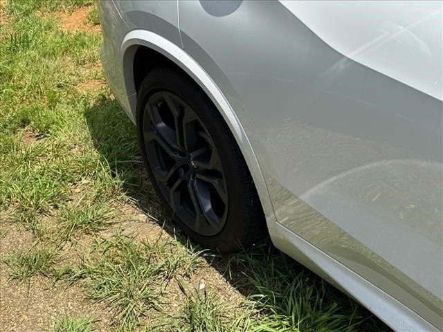 Used 2019 White BMW xDrive50i image 12