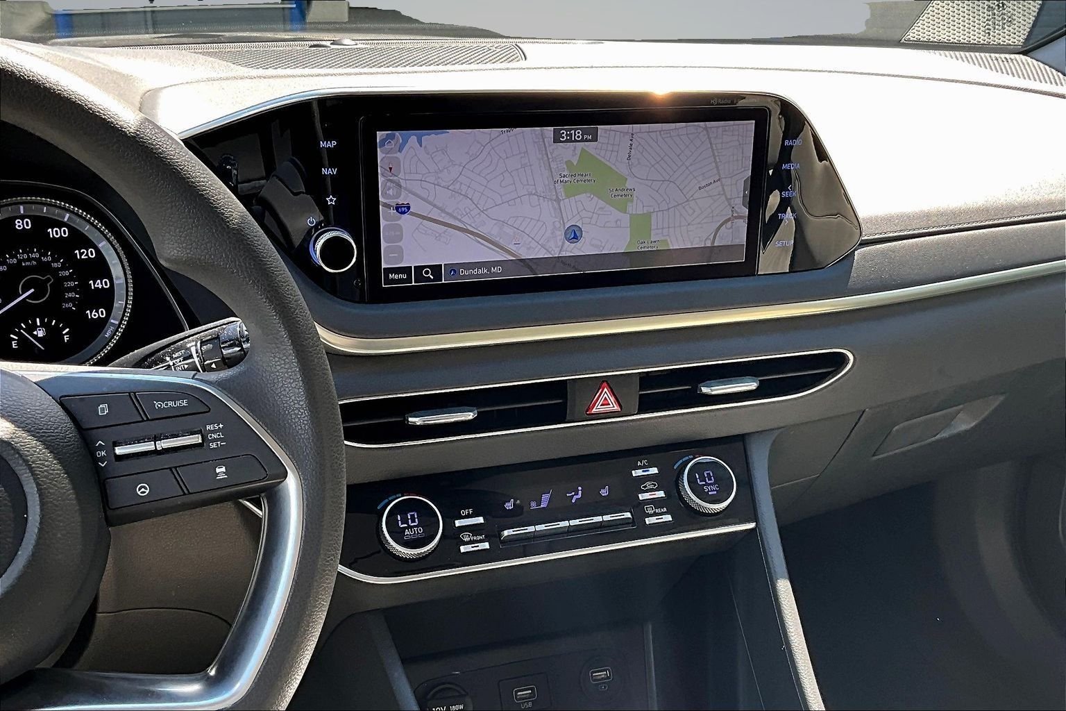 Used 2023 White Hyundai SEL image 9