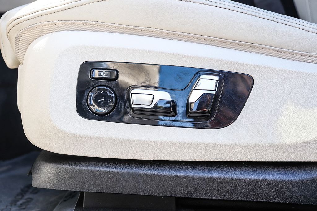 Certified Used 2025 Alpine White BMW xDrive40i image 18