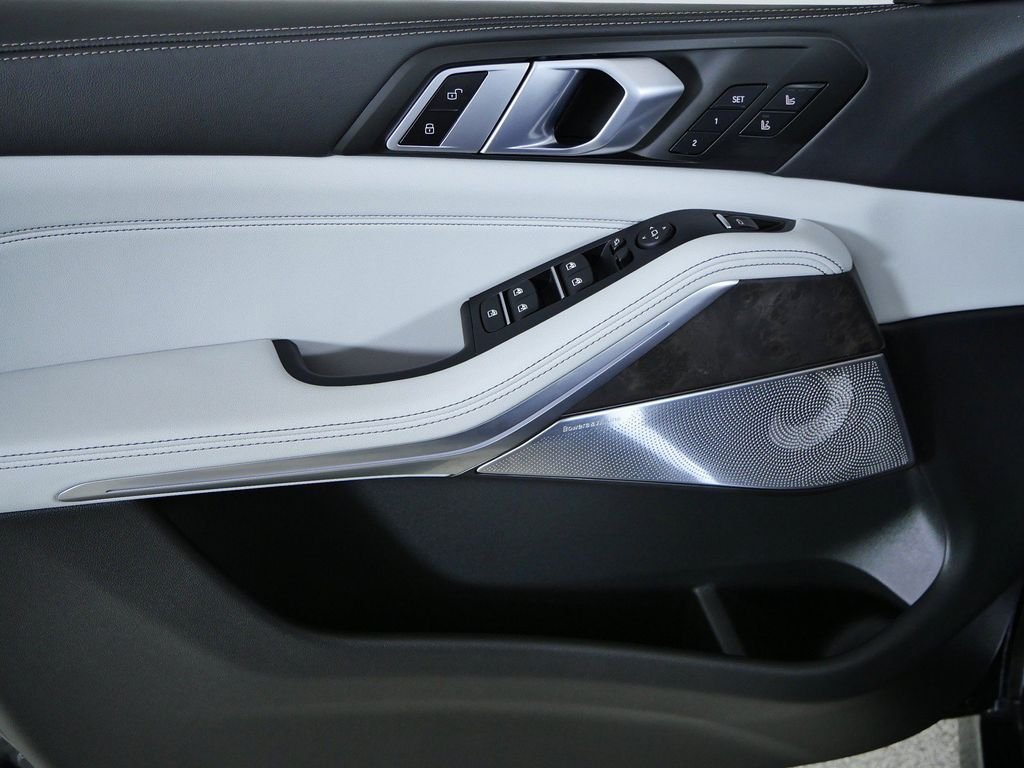 2026 BMW X5 M60i - Photo 33