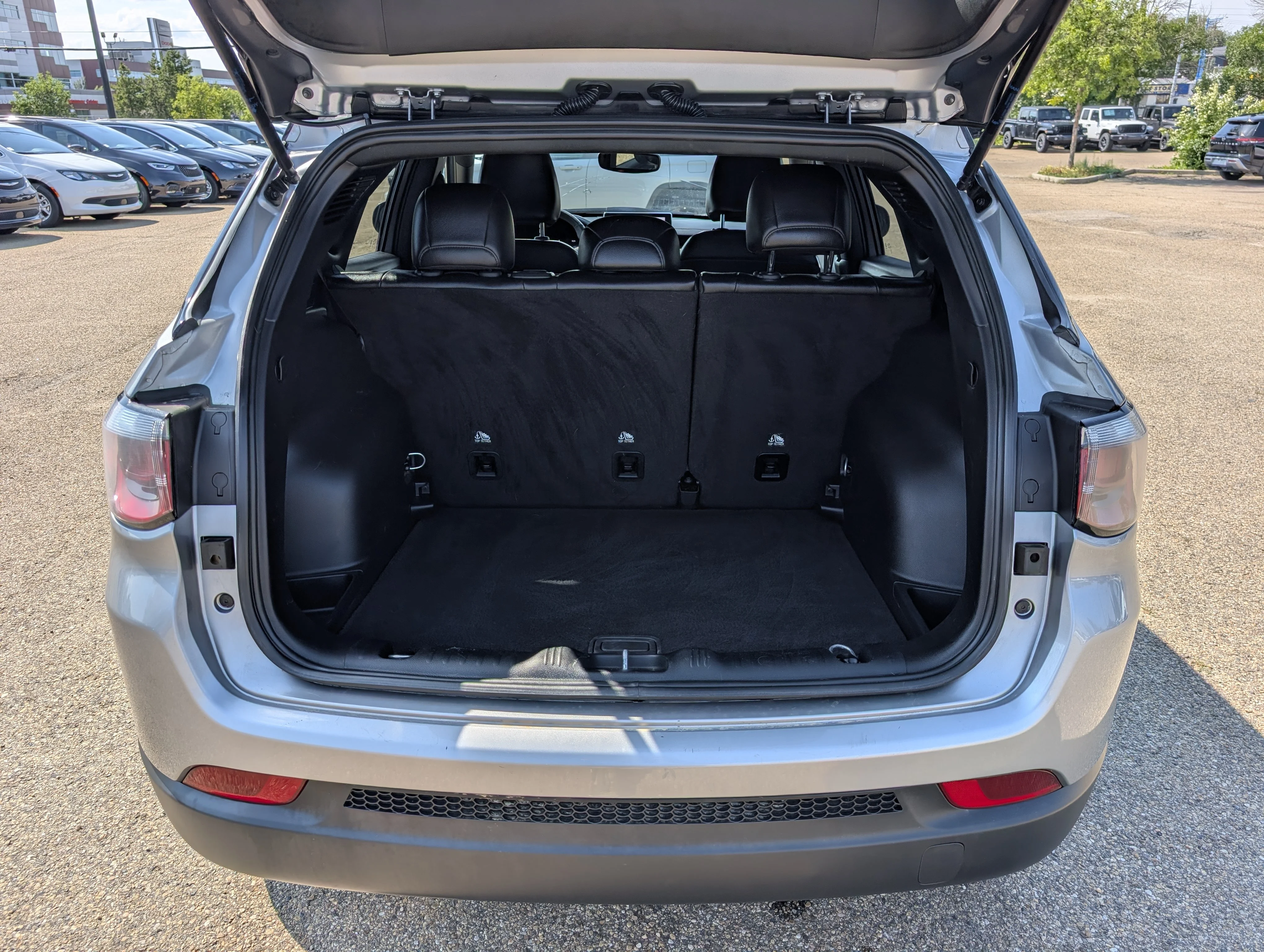 Used 2024 Silver Jeep Altitude image 6