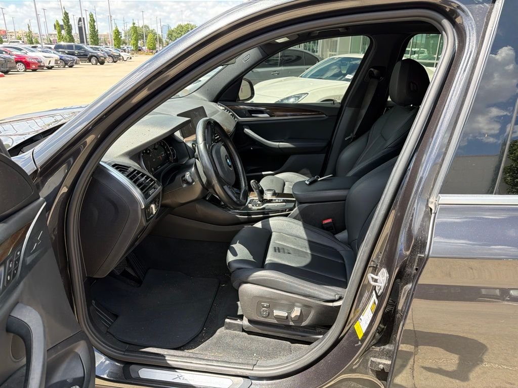 Used 2019 Dark Graphite BMW sDrive30i image 3