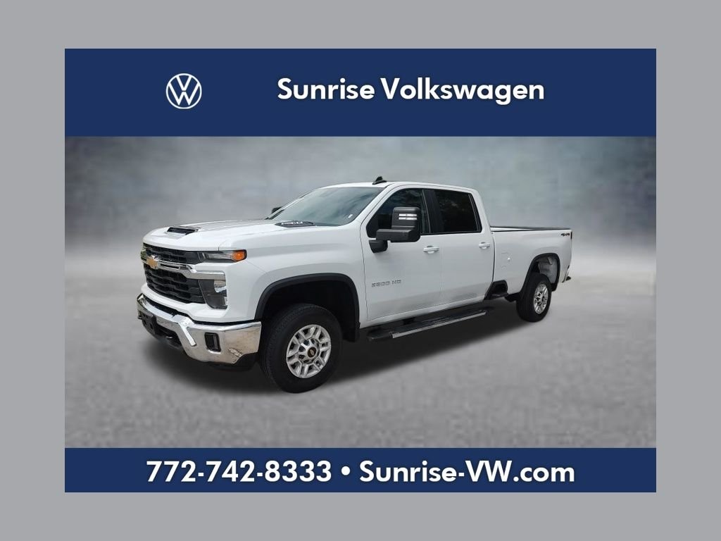 Used 2025 White Chevrolet LT image 1