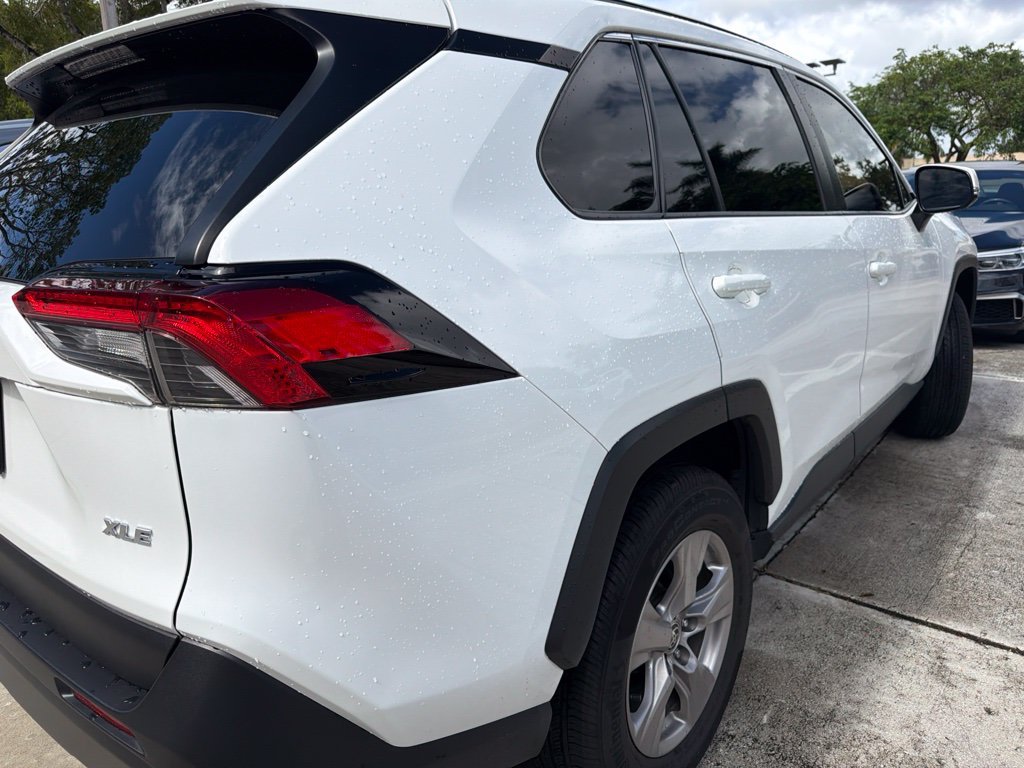 Used 2022 White Toyota XLE image 3