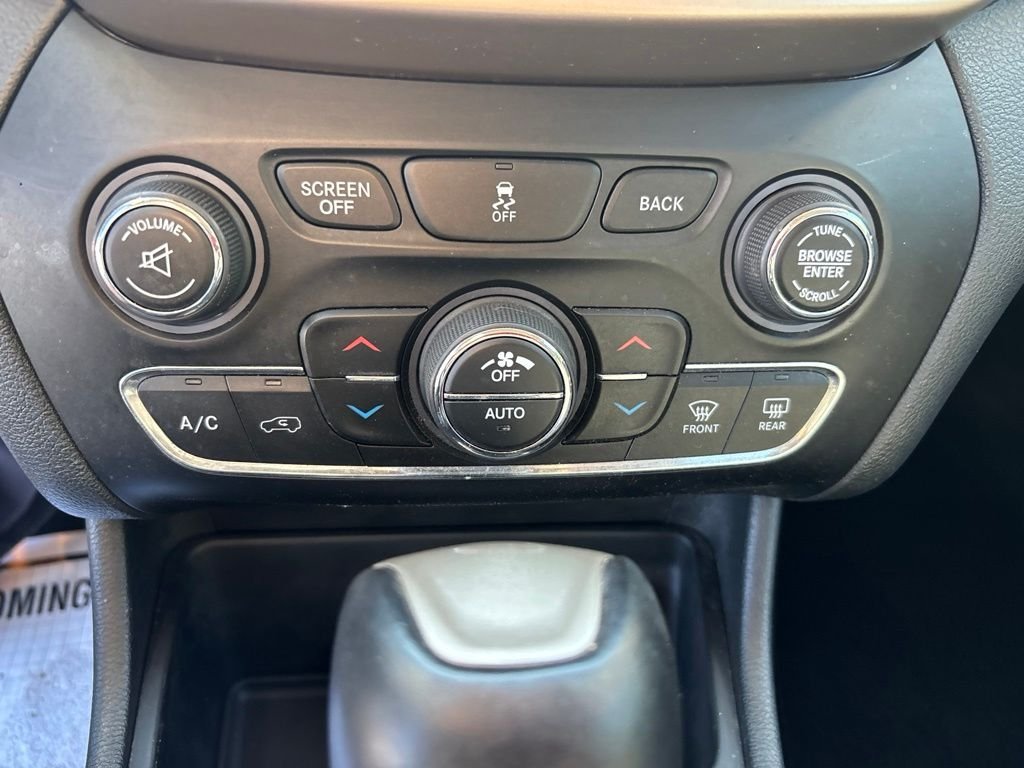 Used 2015 Black Jeep Limited image 28