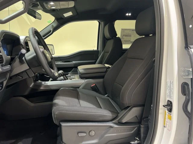 New 2026 Oxford White Ford XLT image 44