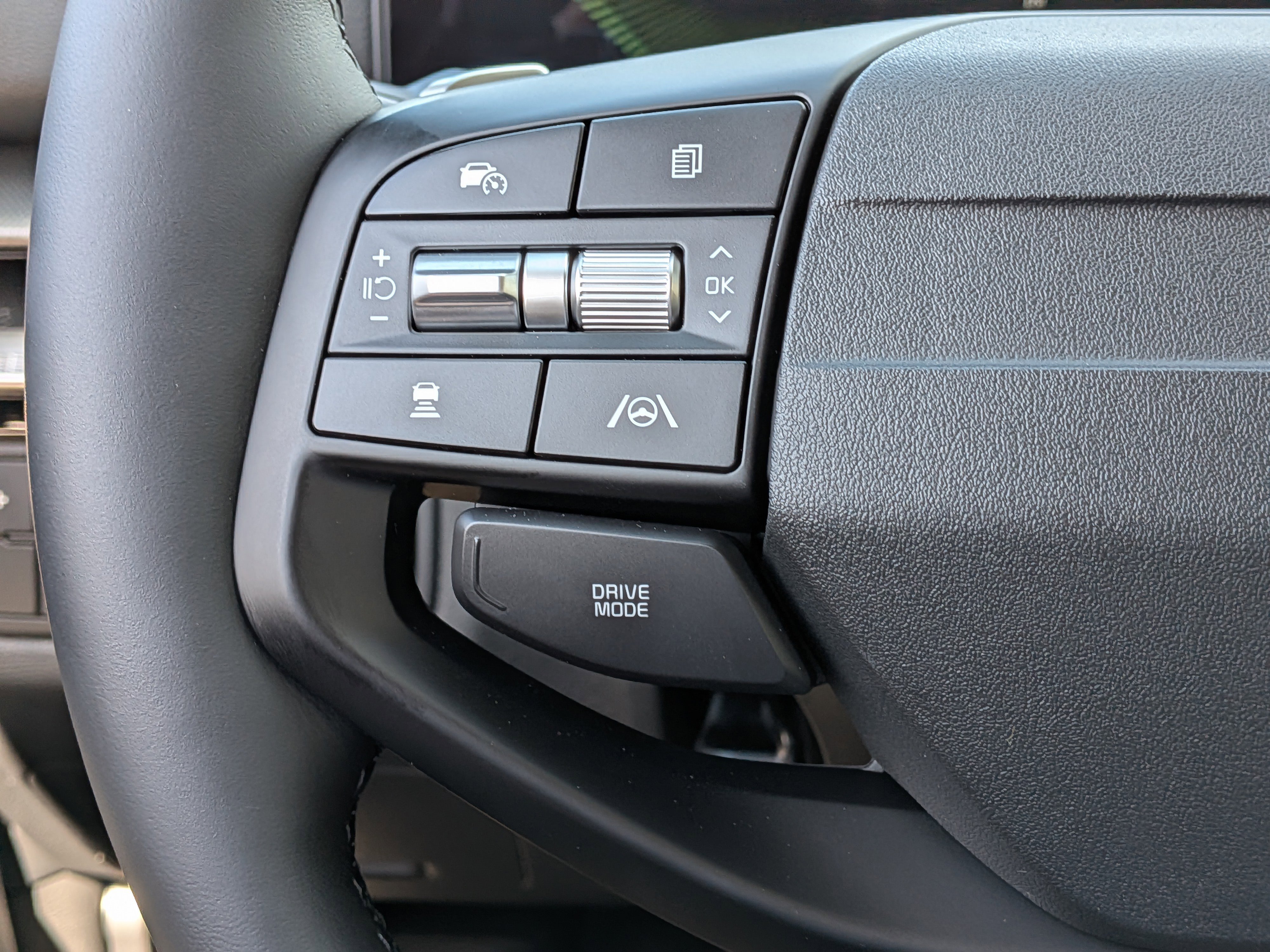 New 2026 Snow White Pearl Kia LX image 26