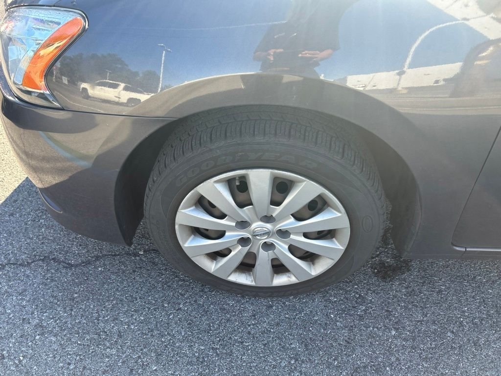 Used 2015 Gray Nissan SV image 9