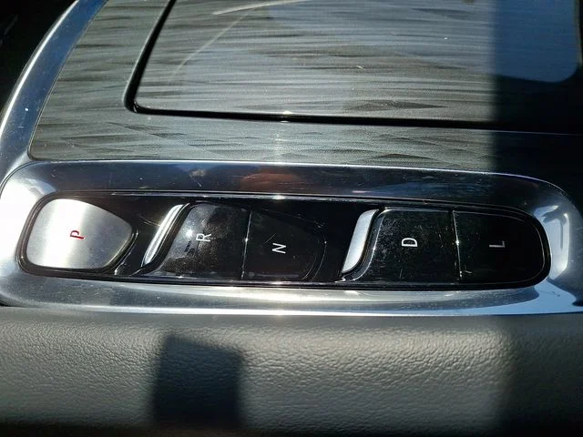 Used 2023 Red Buick Essence image 15