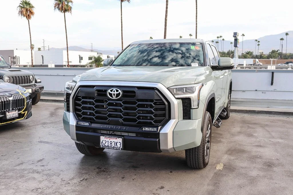 Used 2022  Toyota Limited image 4