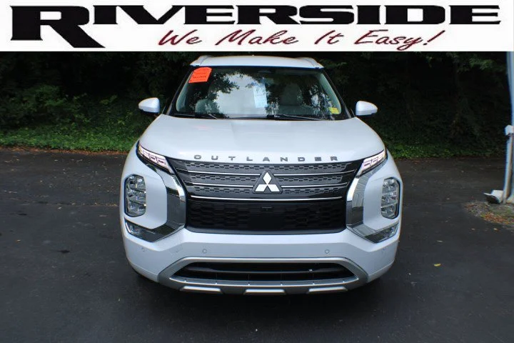 Used 2024 White Mitsubishi SEL image 17
