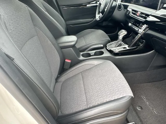 Used 2025 White Kia S image 24