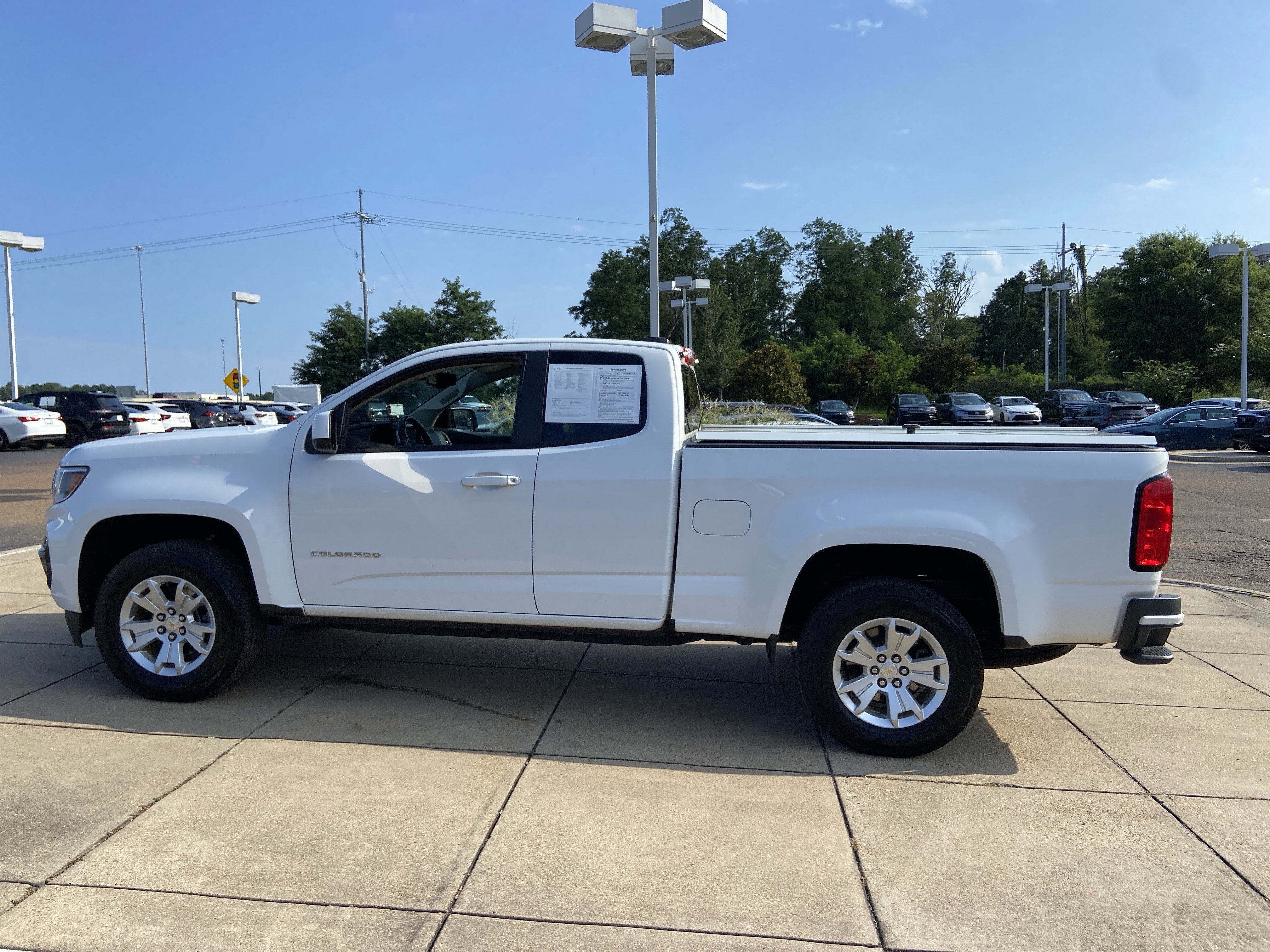 Used 2022 Summit White Chevrolet 2WD LT image 7