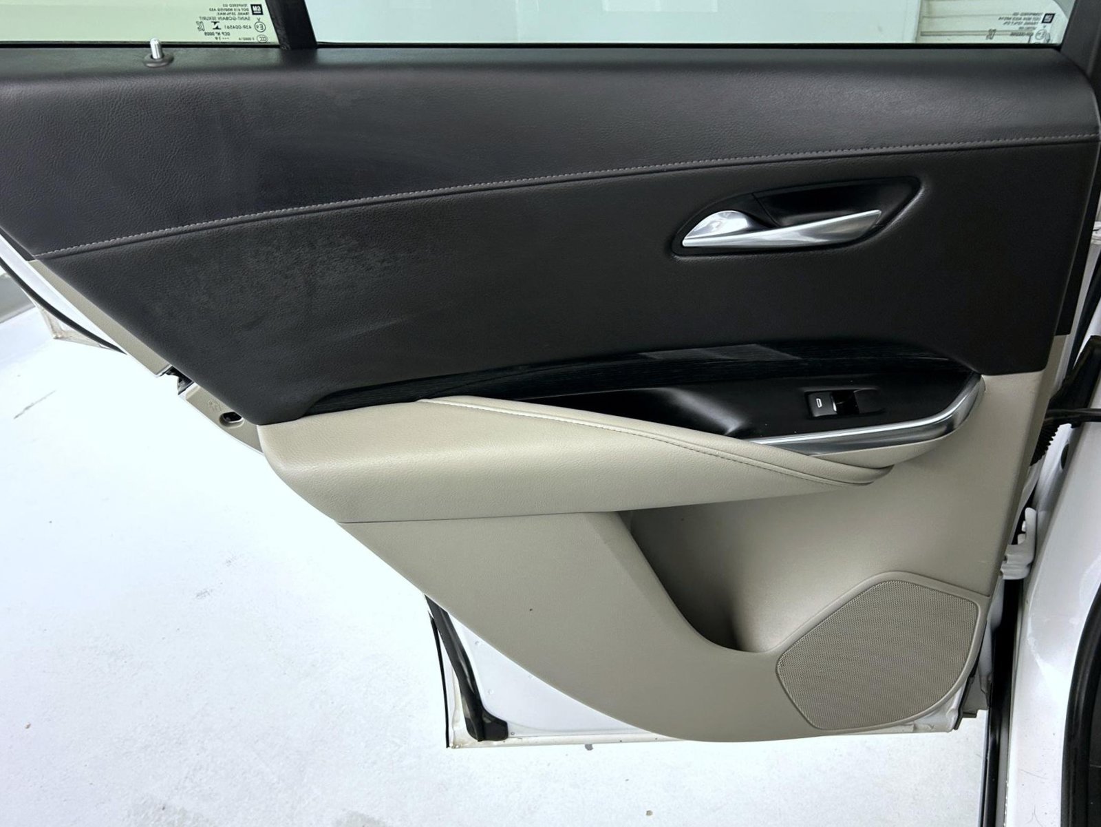 Used 2019 White Cadillac Premium Luxury image 32