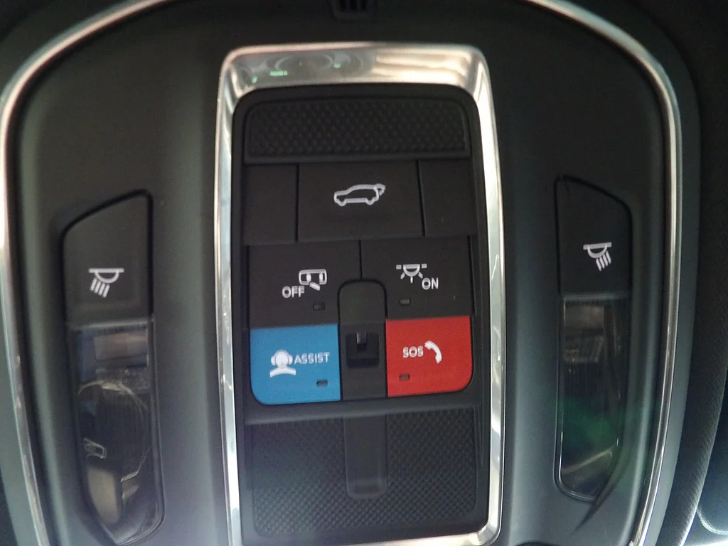 Used 2024 Baltic Gray Metallic Clear Coat Jeep Laredo image 28