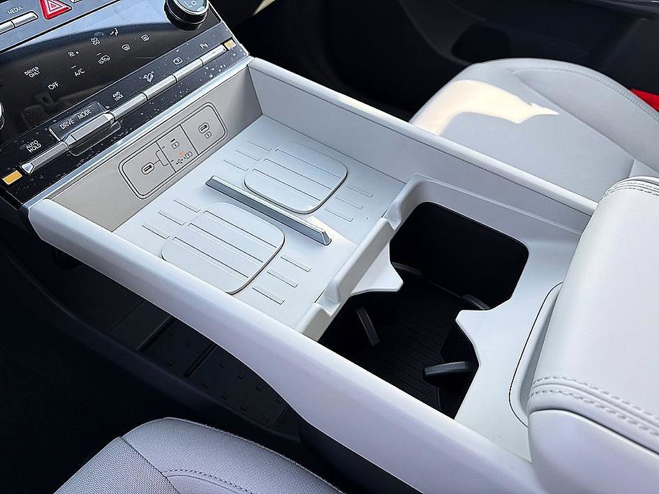 New 2026 Shimmering Silver Hyundai SE image 12