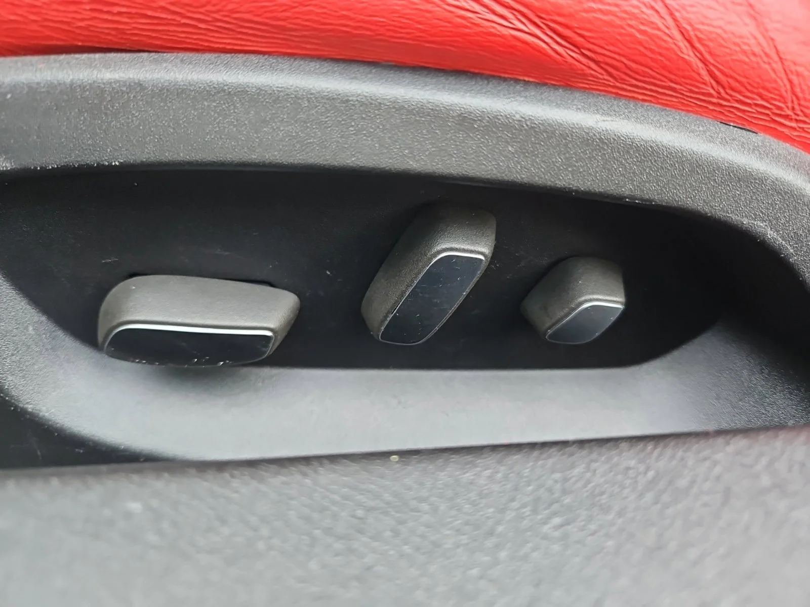 Used 2014 Silver Chevrolet 3LT image 24