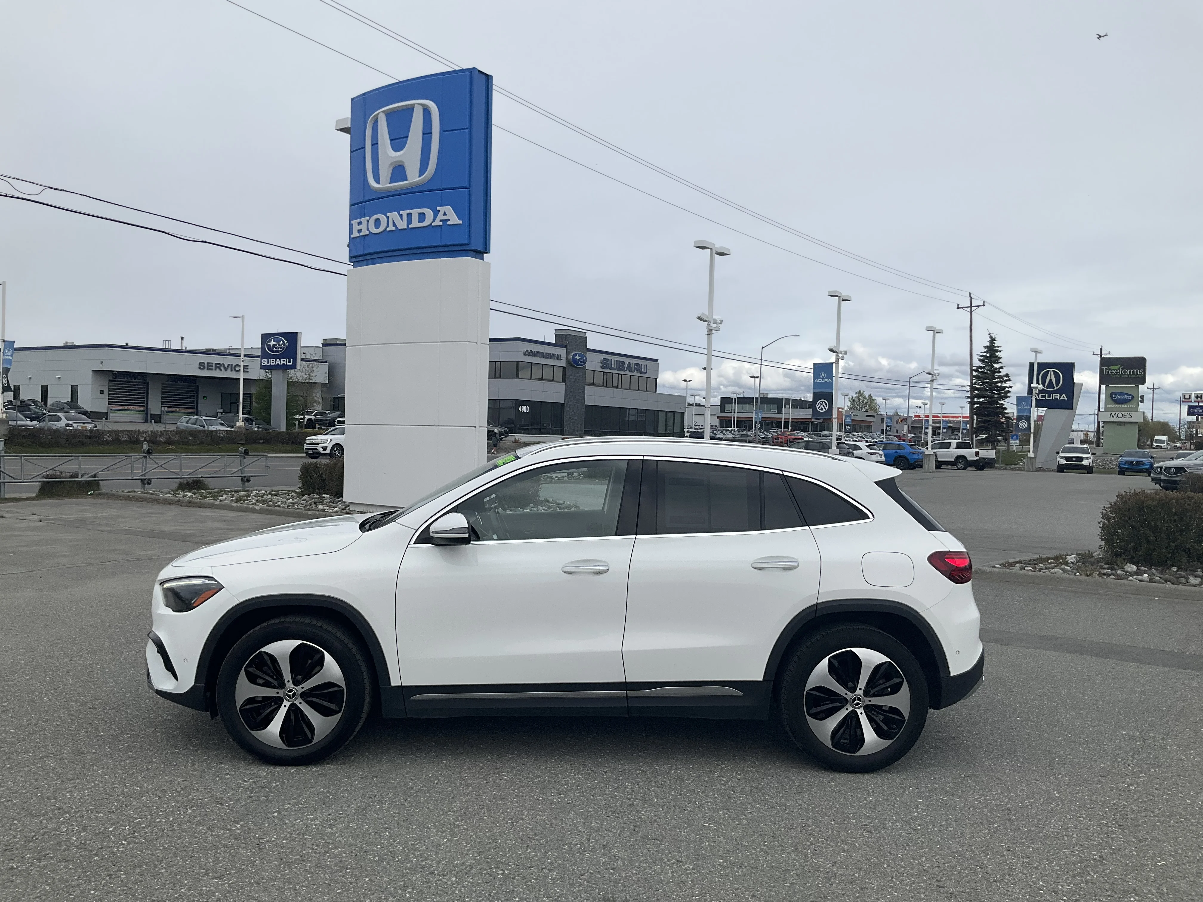 Used 2025 White Mercedes-Benz GLA 250 image 3