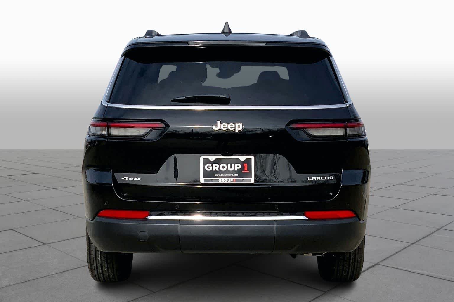 New 2026 Diamond Black Crystal Pearl-Coat Exterior Paint Jeep Laredo X image 4