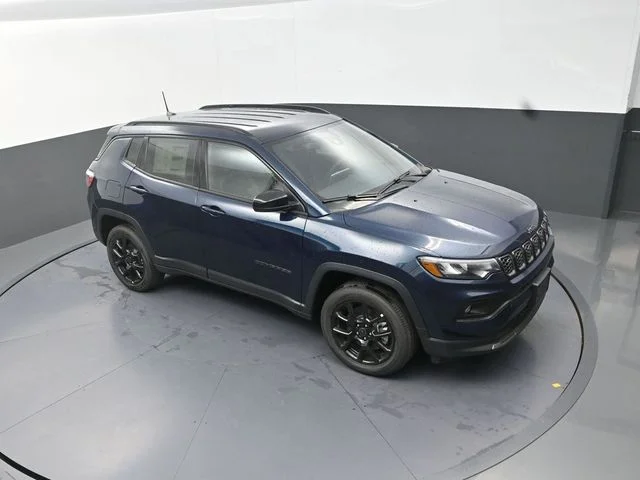 New 2026 Fathom Blue Pearl-Coat Exterior Paint Jeep Latitude image 11