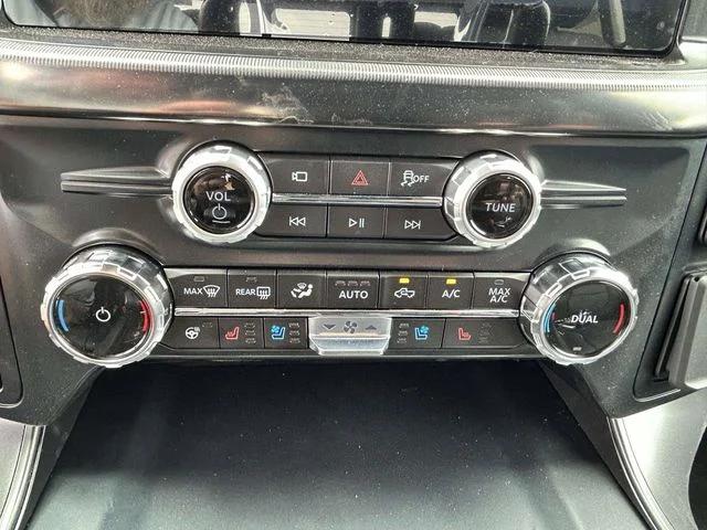New 2026 Iconic Silver Metallic Ford Lariat image 12