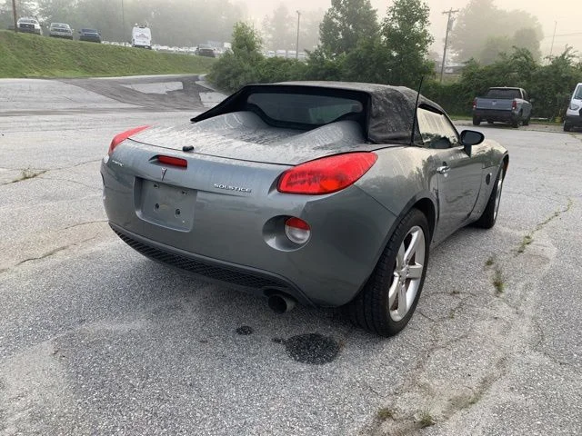 Used 2006 Silver Pontiac Base image 8