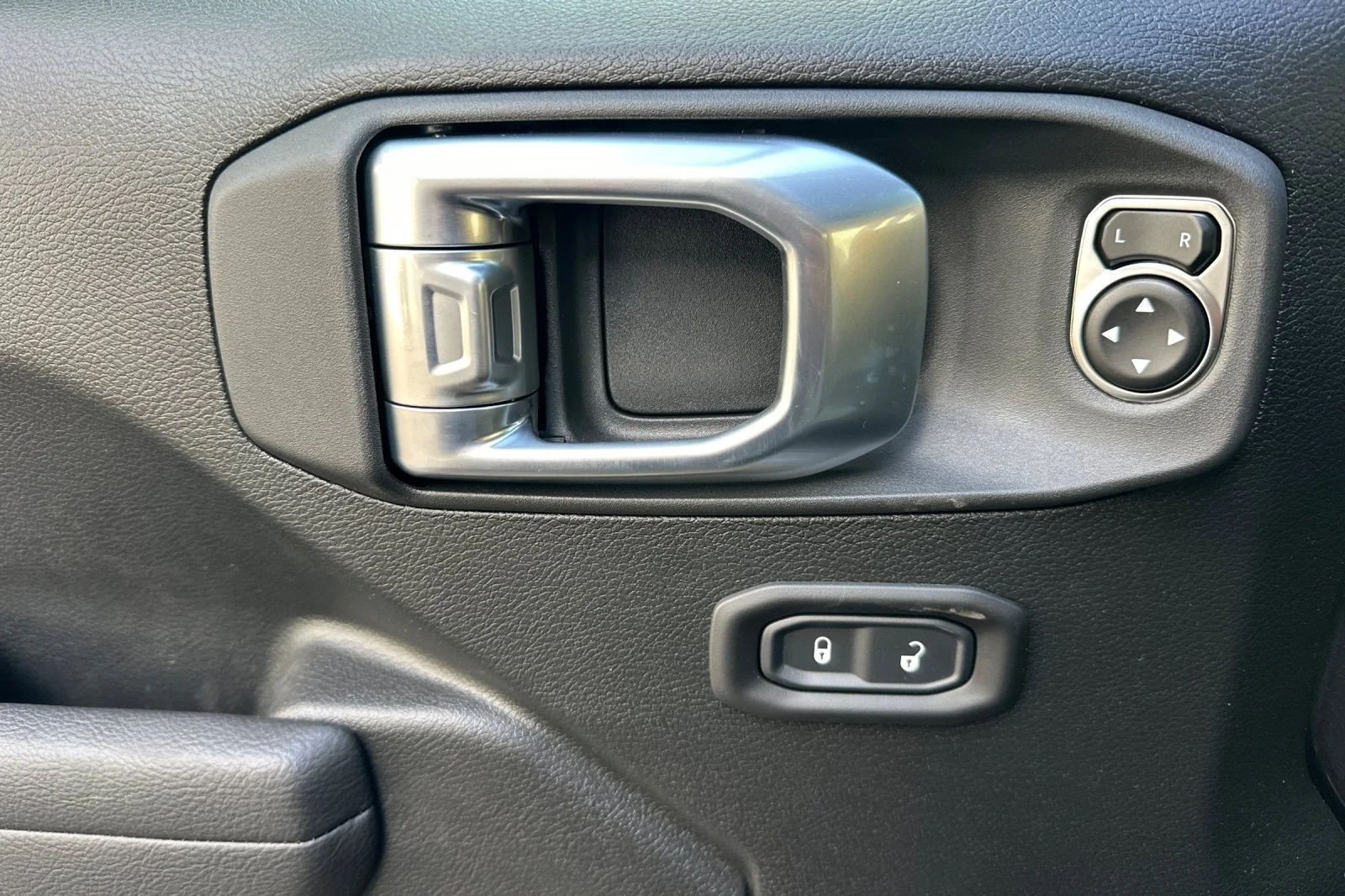 New 2026 Granite Crystal Metallic Clear-Coat Exterior Paint Jeep 85th Anniversary Edition image 10
