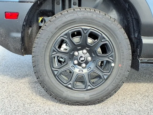 New 2026 Azure Gray Metallic Tri-Coat Ford Badlands image 27