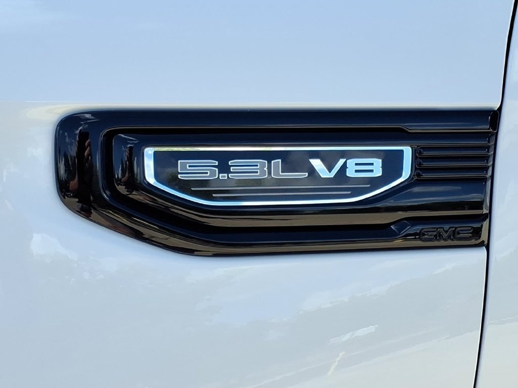New 2026 Summit White GMC Elevation image 10
