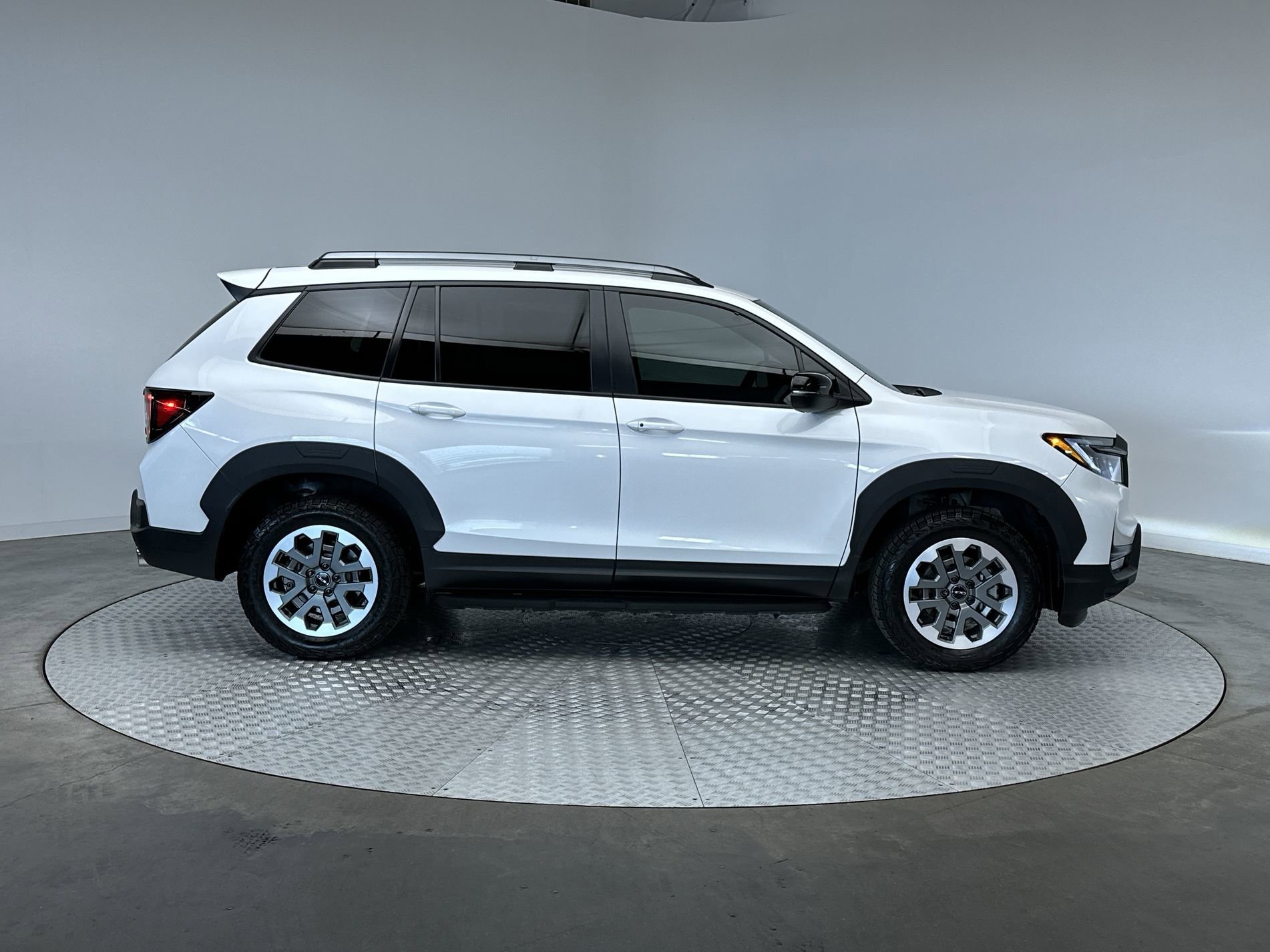 Used 2025 Platinum White Pearl Honda TrailSport image 10