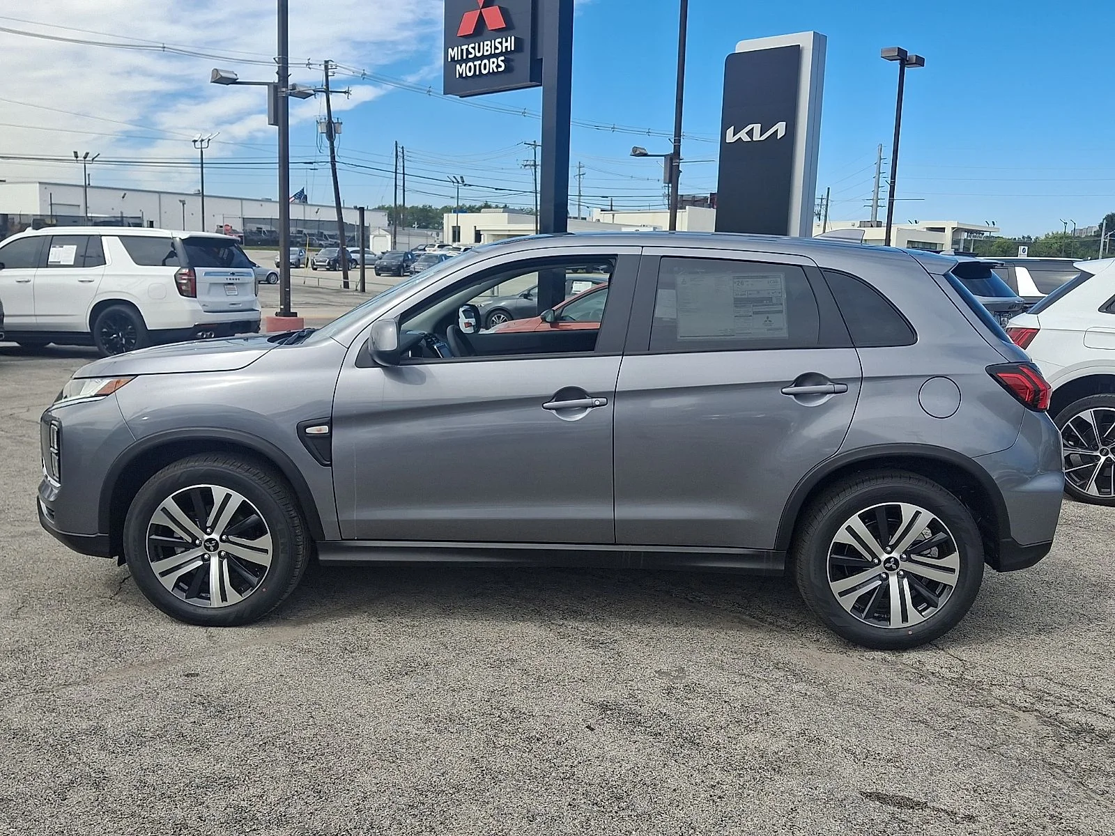 New 2027 Gray Mitsubishi 2.0 ES image 5