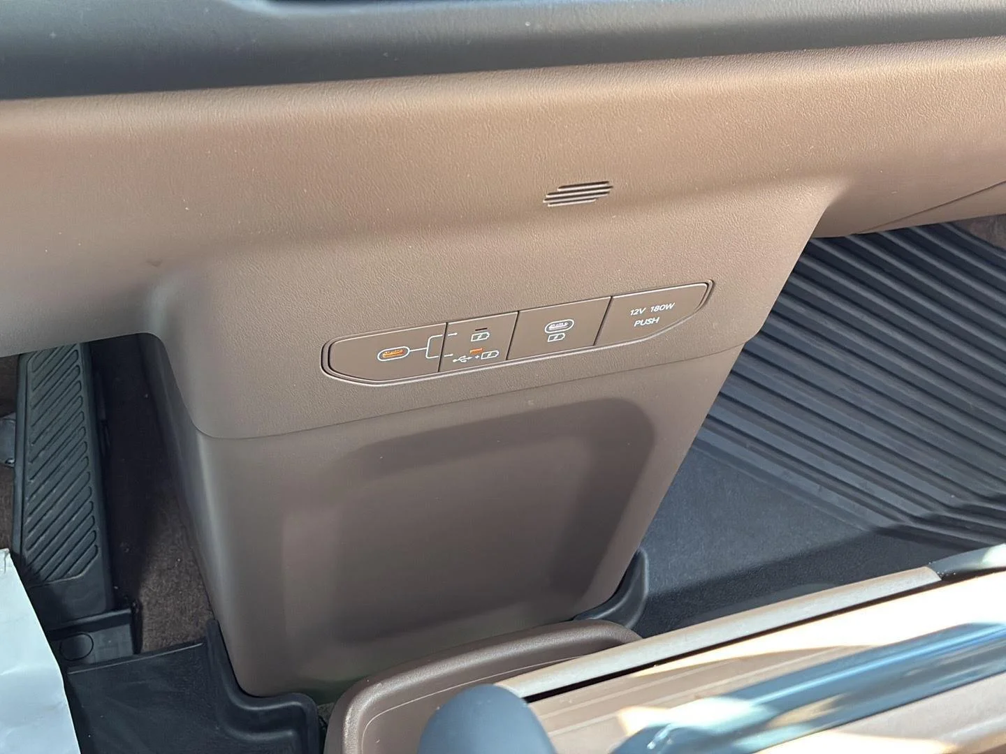 Used 2024 Pebble Gray Kia Land image 29