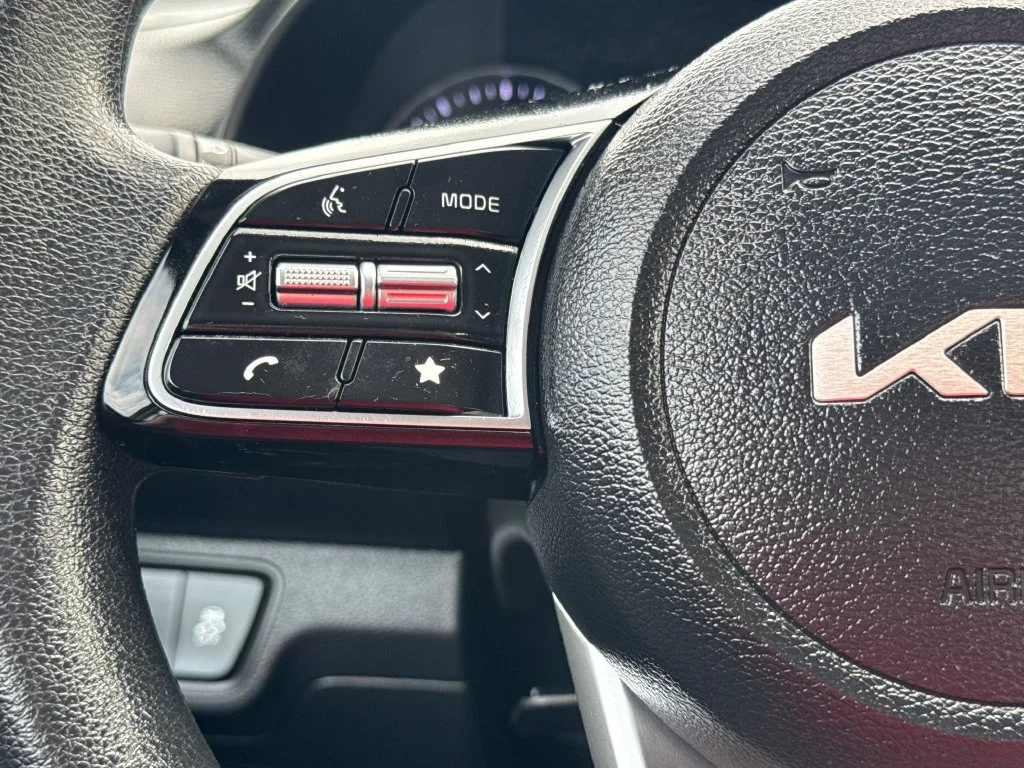 Used 2024 White Kia LXS image 18