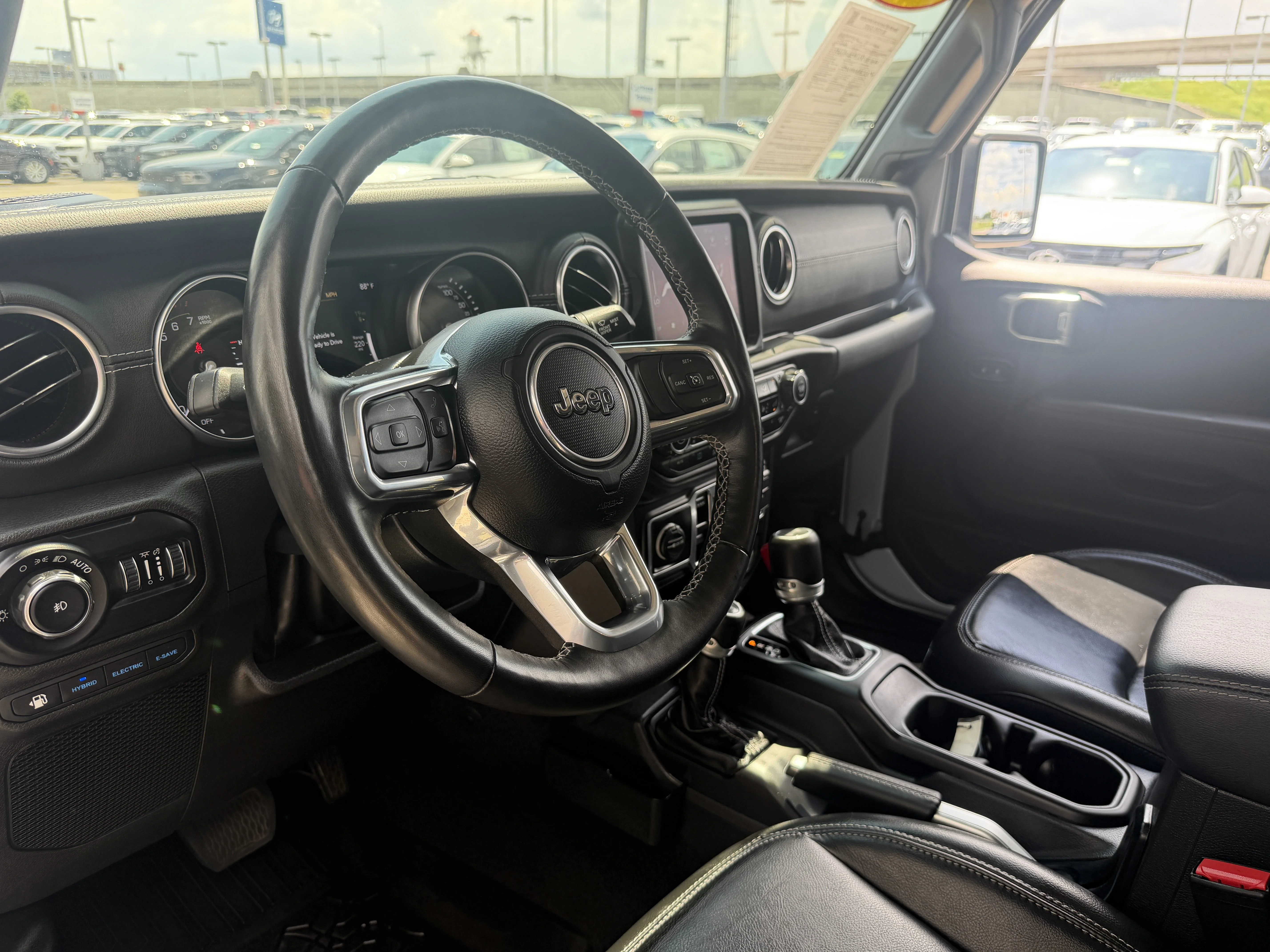 Used 2022 Silver Zynith Clearcoat Jeep Unlimited Sahara image 36