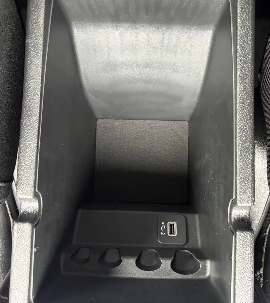 Used 2022 Black Jeep Latitude Lux image 9