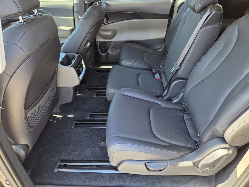 New 2026 Aurora Black Pearl Kia LXS image 7