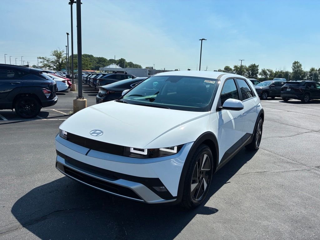 New 2026 White Hyundai SE image 4