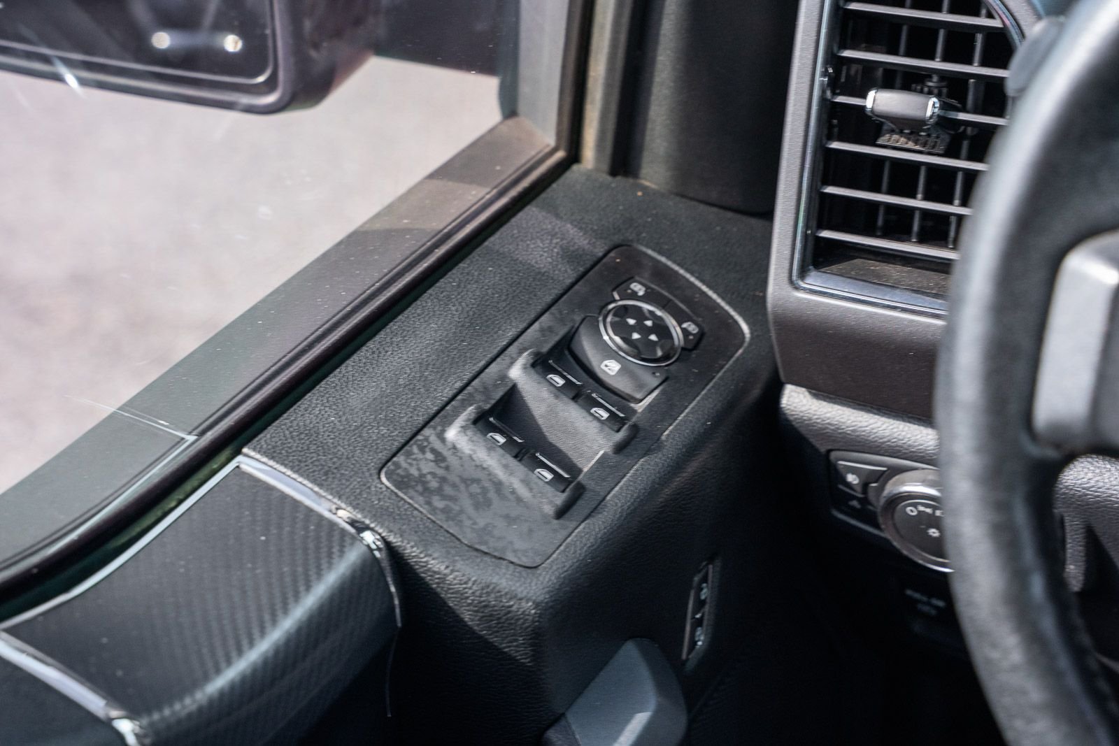 Used 2018 Black Ford XLT image 25