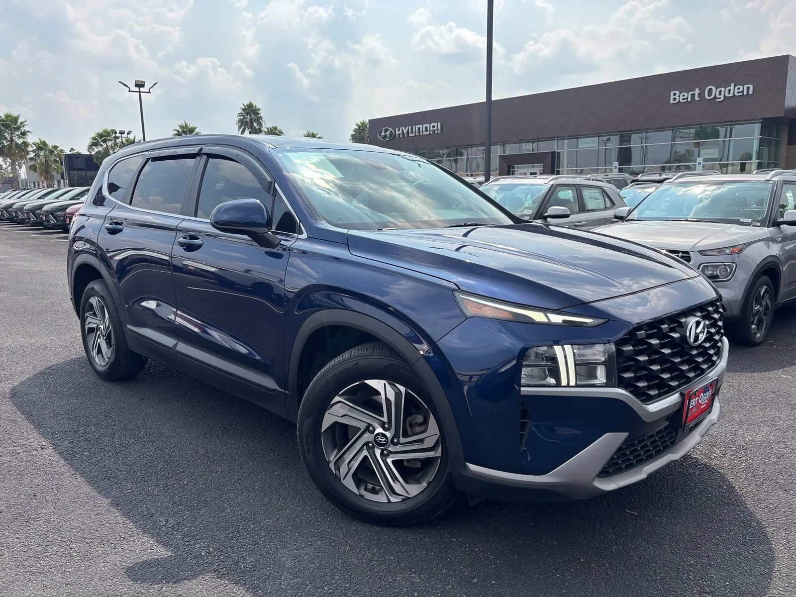 Used 2023 Blue Hyundai SE image 1
